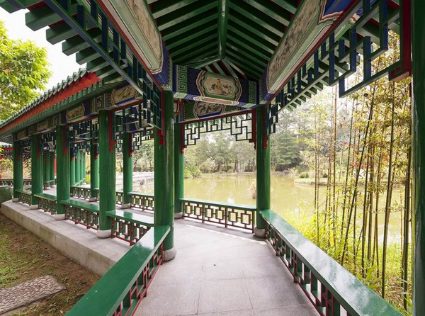 城中御花园 探访古色古香香港超级豪宅"香槟屋"